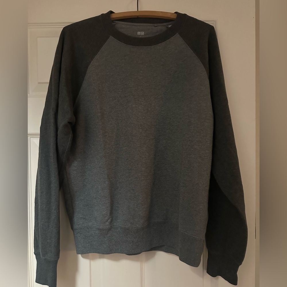 Uniqlo Men’s gray sweater size S